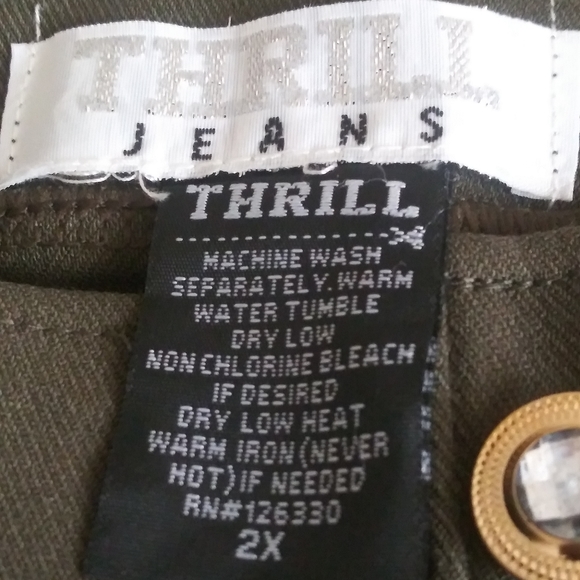 Shorts - Picture 3 of 4